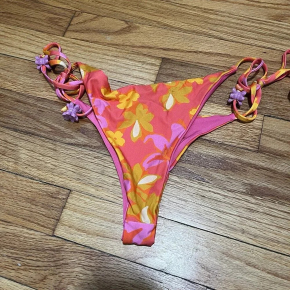 Beach Riot Raquel Hula Hibiscus Floral Bikini - Picture 6 of 10